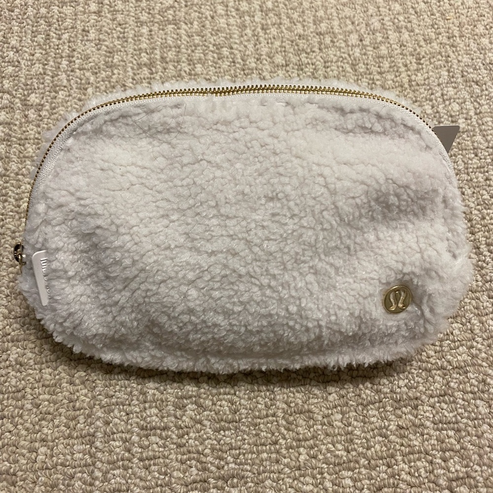 Lululemon Everywhere Belt Bag (Fleece)